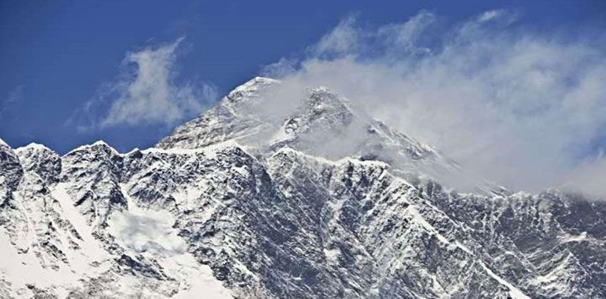 نيبال تحاول تدوير أطنان من نفايات إيفرست