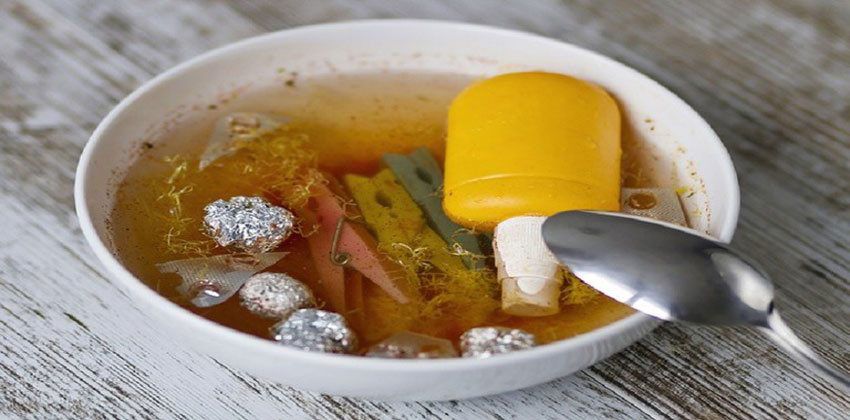 دراسة صادمة.. البشر يبتلعون أكثر من 70 ألف جزيء من البلاستيك كل عام