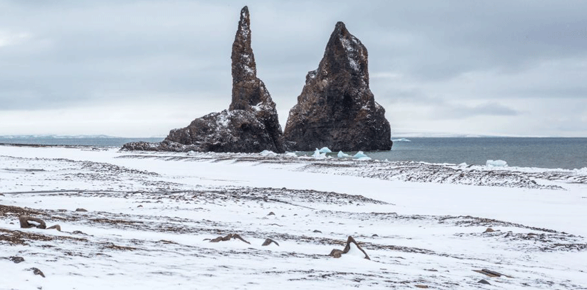 جزيئات من البلاستيك في جليد القطب الشمالي