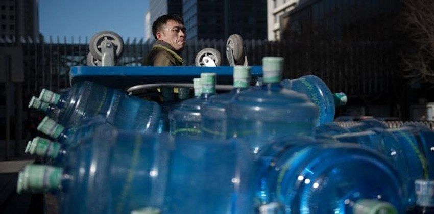 لماذا يوضع تاريخ انتهاء الصلاحية على عبوات المياه؟