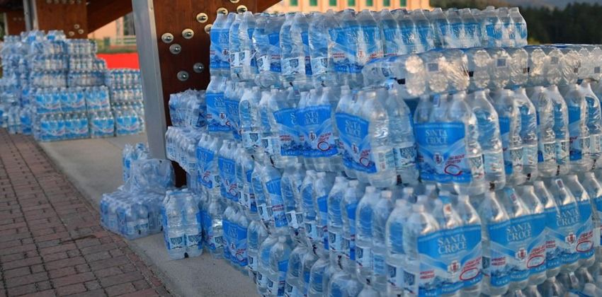 بلاستيك في مياه الزجاجات