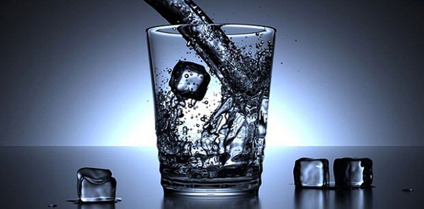 هل تناول الماء المثلج يحرق السعرات الحرارية؟