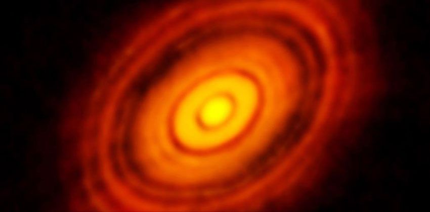 كيف تتشكل الكواكب من الغبار الكوني؟