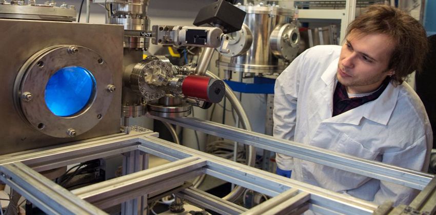 تفاعل الضوء والمادة