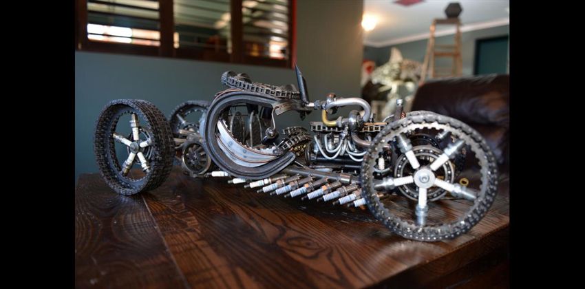 من الخردة.. تماثيل مبهرة