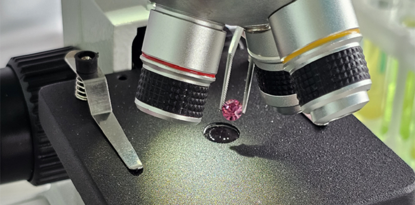 تطوير أجهزة الزراعة الطبية بلا بطاريات بفضل الألماس